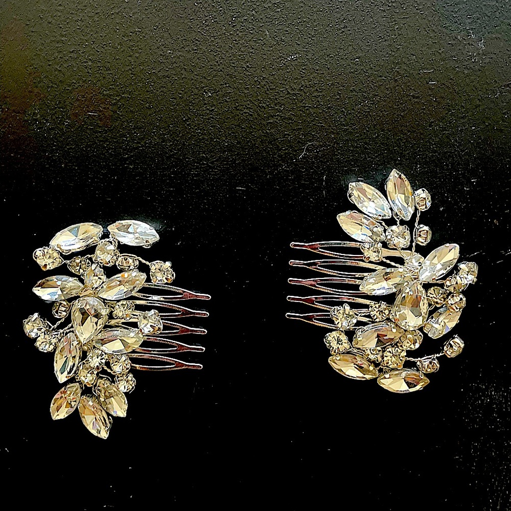 Bridal headpiece with comb